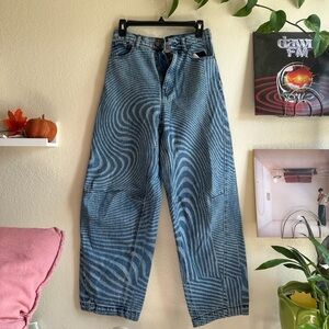BDG trippy Barrel Jeans Size 26 high rise extreme baggy